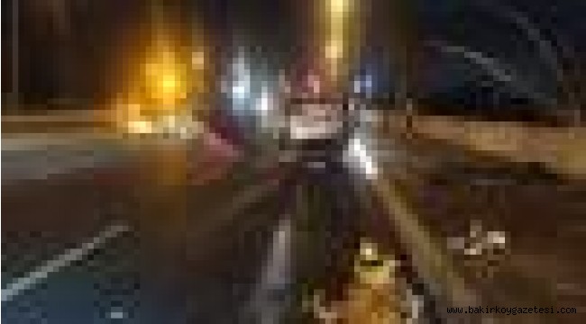 Bakırköy'de takla atarak hurdaya dönen araçtan sağ çıktı
