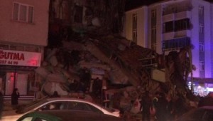 ELAZIĞ'DA 6.8 DEPREMİ 2 BİNA YIKILDI! 4 ÖLÜ