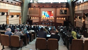 Son dakika… İBB Meclis toplantısında gerginlik! Üzerine yürüdüler…