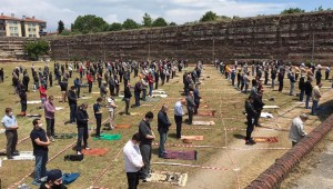 BAKIRKÖY'DE AÇIK ALANDA CUMA NAMAZI !