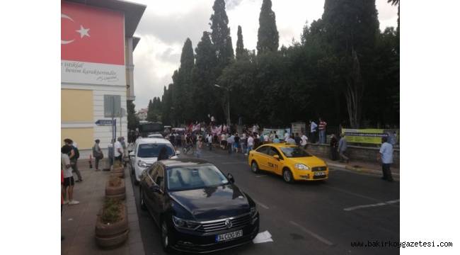 BAKIRKÖY'DE PAZARCI PROTESTOSU!