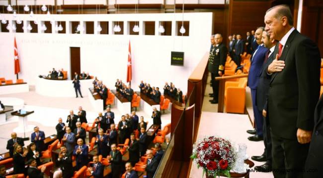 Meclis'te 15 Temmuz töreni: Kuran ile başlıyor namaz ile bitiyor