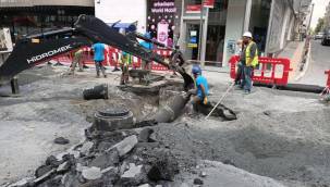 BAKIRKÖY'DE 30 YILDIR YAPILMAYAN ALT YAPI ÇALIŞMALARI DEVAM EDİYOR!