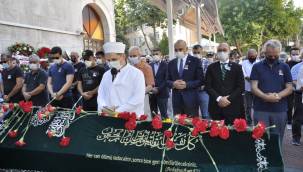 Bakırköy'de Ünlü Tiyatrocu Üstün Asutay Son Yolculuğuna Uğurlandı