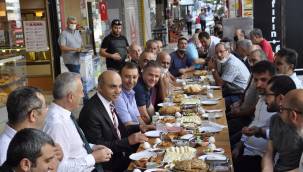 BAŞKAN DR. KERİMOĞLU ESNAFLA KAHVALTIDA BULUŞTU!