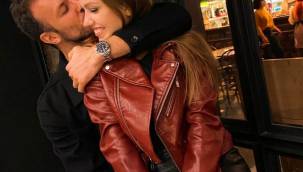 Duygu Özaslan kucağa mı oturdu?