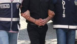 Sahte polis kimliğiyle otomobil satan kişileri dolandıran üç kişi tutuklandı