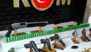 Hal esnafını haraca bağlayan çete çökertildi: 16 gözaltı