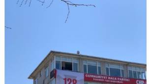 BAKIRKÖY, CHP İLÇE BAŞKANLIĞI 128 MİLYAR DOLAR NEREDE AFİŞİNİ ASTI !