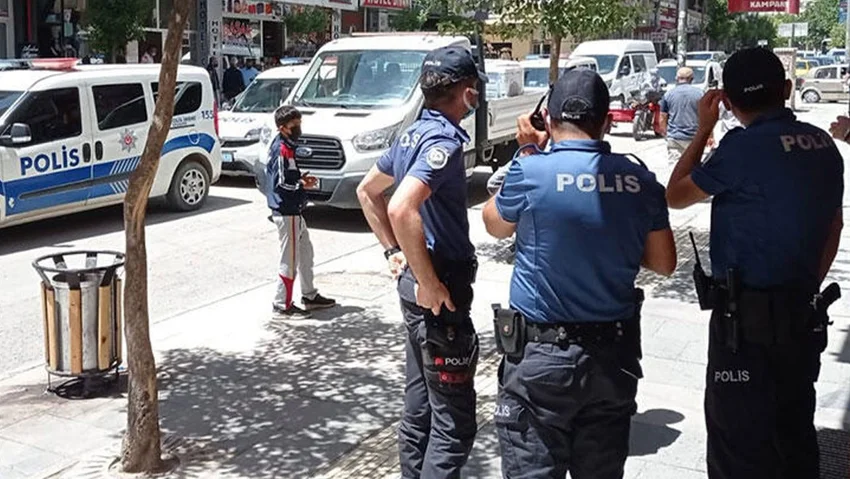 Eski meclis üyesi bıçakla öldürüldü