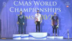 Derin Toparlak, Paletli Yüzme Büyükler Dünya Şampiyonası'nda altın madalyaya uzandı