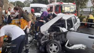 Bakırköy'de 3 araç kazaya karıştı: 3 yaralı