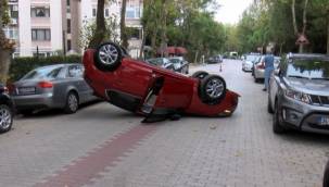 Bakırköy'de otomobil ters döndü, gören gözlerine inanamadı