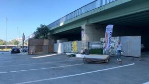 BAKIRKÖY KAYMAKAMLIĞI TALİMATIYLA , ATAKÖY D-100 YAN YOL KENARINDAKİ OTOPARK KAPATILDI..