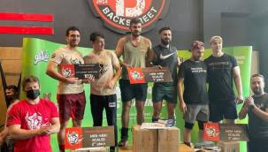 DÜNYA ŞAMPİYONU DERİN TOPARLAK'IN ANTRENÖRÜ CANBERK BABAOĞLU'DA ŞAMPİYON OLDU