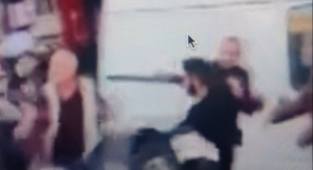 Bakırköy'de pazarcıların tekmeli yumruklu kavgası 