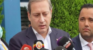 Burak Elmas'tan çok tartışılacak açıklama: Yine birileri çıkar, milli marş okunmuyor der, sanki okununca Milli Takım başarılı oluyor