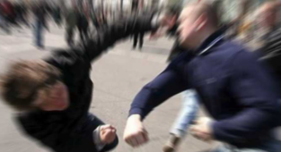 BELEDİYE BAŞKANI İŞÇİ'Yİ DÖVDÜ!