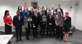 KAYMAKAM NAZMİ GÜNLÜ ÖĞRETMENLERE 