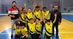 Küçük Erkekler Voleybol İlçe Birincisi Bakırköy Osmaniye Nuri Pakdil Ortaokulu Öğrencileri oldu