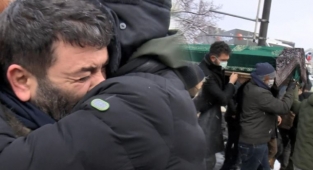 Mekanı Cennet Olsun ! Oyuncu Bülent Şakrak'ın acı günü: Annesini son yolculuğuna uğurladı