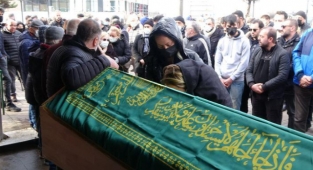 Şafak Mahmutyazıcıoğlu memleketin'de cennete uğurlandı....