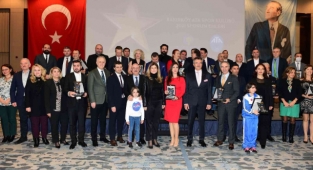 BAKIRKÖY'DE ''SPORUN ENLERİ 2021''TÖRENİNDE ÖDÜLLER SAHİPLERİNİ BULDU