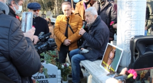 BASAD ,Münir Özkul’un mezarında bildiri okundu