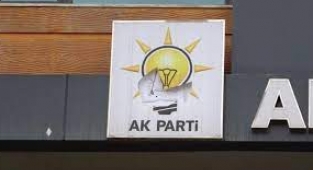 AKP İlçe Başkanlığı binasına saldırı