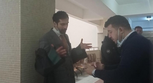 Bakırköy Adalet Saray'ın da İstismar davasında hapis cezası alan sanığın oğlu adliyede mağdur avukatının burnunu kırdı