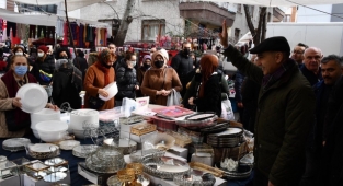 BAŞKAN DR. KERİMOĞLU CUMARTESİ PAZARINDA...''HALKIN GÜNDEMİ PAHALILIK''