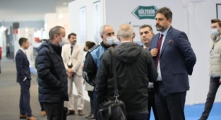 Eski gazeteci, yeni fuarcı Erhan Çelik, Bakırköy Belediyesi'nin vergi tabela teftişine çok sinirlendi