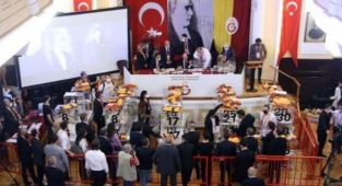 Galatasaray'da seçim iptal edildi, ortalık karıştı