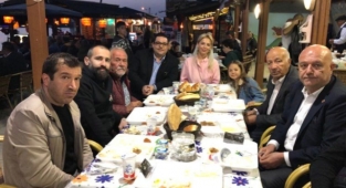 HAYIRSEVER İŞ ADAMI ONUR BOZKURTER’DEN İFTAR YEMEĞİ