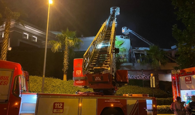 Küçükçekmece'de ArenaPark alışveriş merkezinde yangın çıktı