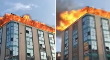 Küçükçekmece'de iş hanının teras katı alev alev yandı