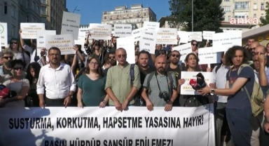 Medya sansürüne gazetecilerden tepki: Benzine zam geldi desek bizi cezaevine atacaklar