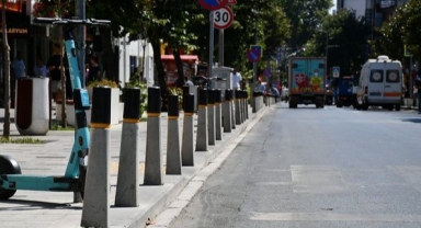 BAKIRKÖY'DE ESNAF VE VATANDAŞTAN İBB'YE KAZIK TEPKİSİ!