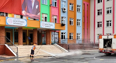 BAKIRKÖY BELEDİYESİ İLÇEDEKİ OKULLARA YARDIMCI OLMAYA DEVAM EDİYOR...