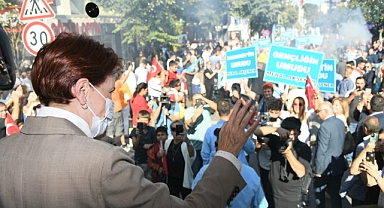 İYİ Parti Genel Başkanı Akşener'den Bakırköy'de esnaf ziyareti
