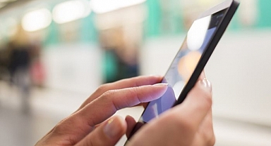 Arkadaşının telefonundan kredi çekip kendi hesabına gönderdi, gözaltına alındı