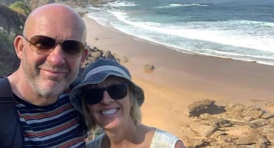 Cinsel ilişkiye giren çift evdeki gizli kamerayı fark edince dehşete düştü