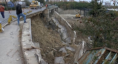 BAKIRKÖY'DE, PAZARCILAR ODASININ YAPTIĞI İSTİNAT DUVAR ÇÖKTÜ!