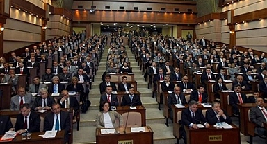 İBB Meclisi’nde isim tartışması: 15 Temmuz’da şehit düşen bir kişinin bile adı verilmemiş