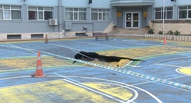 Bakırköy'de okul bahçesinde çökme!