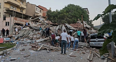 Balıkesir’de deprem soruşturması: Yıkılan binanın sahibi ve müteahhit gözaltına alındı