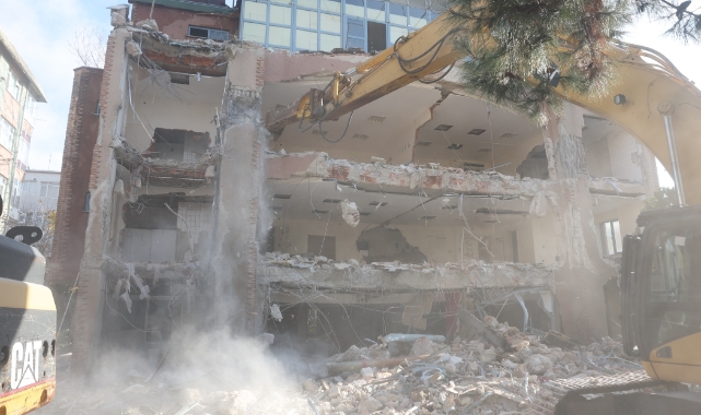 BAKIRKÖY BELEDİYESİ'NDEN İNSANA VERİLEN DEĞER !TİYATRO BÜTÇESİ 585 MİLYON,KENTSEL DÖNÜŞÜM BÜTÇESİ 18,5 MİLYON ..