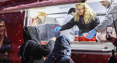 BAŞKAN OVALIOĞLU’NDAN KARDA SICAK ÇORBA İKRAMI