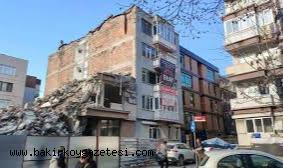 Bakırköy’de okul yanında tepkilere rağmen yıkım sürüyor