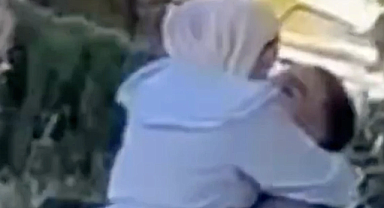 Bakırköy'de parkta uygunsuz harekette bulunan çift tepki topladı: Allah sizi ıslah etsin